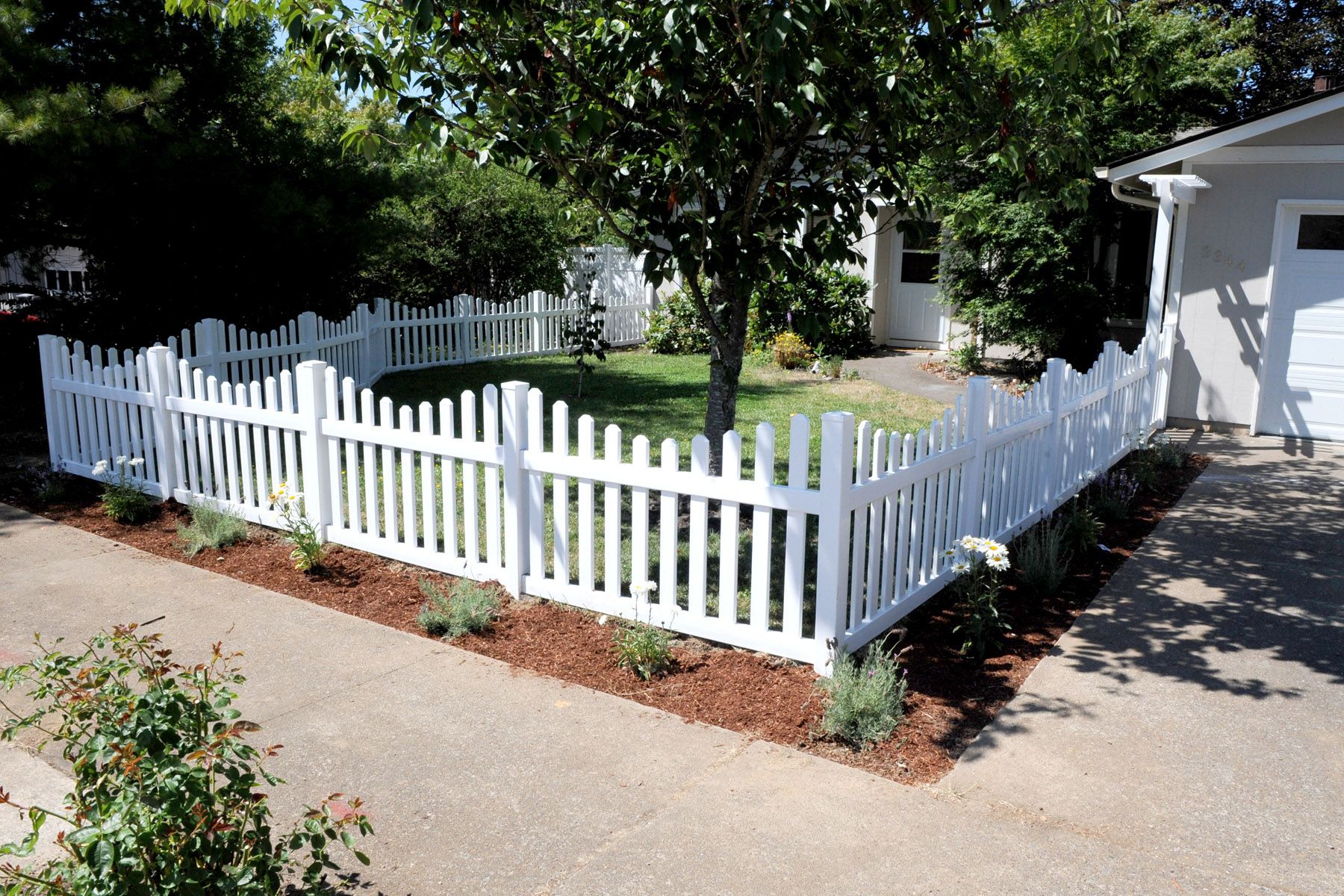 Image of: White Picket Fence Ideas